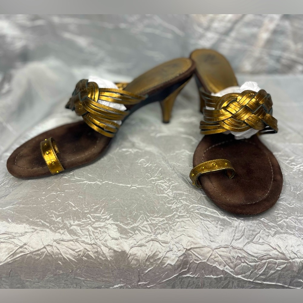 J Vincent real leather heeled sandals with toe strap
